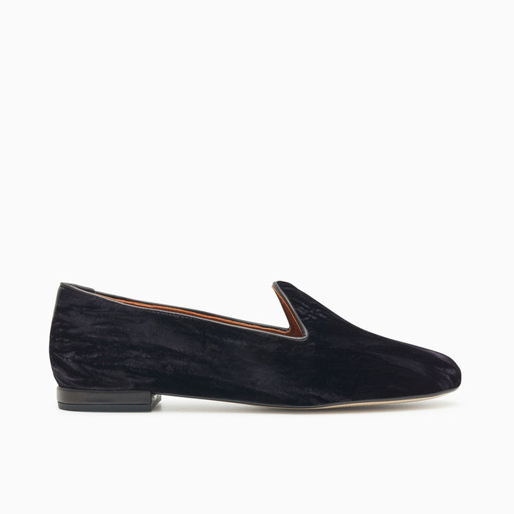 Jon Josef Gentry Loafer Flat in Linda Black